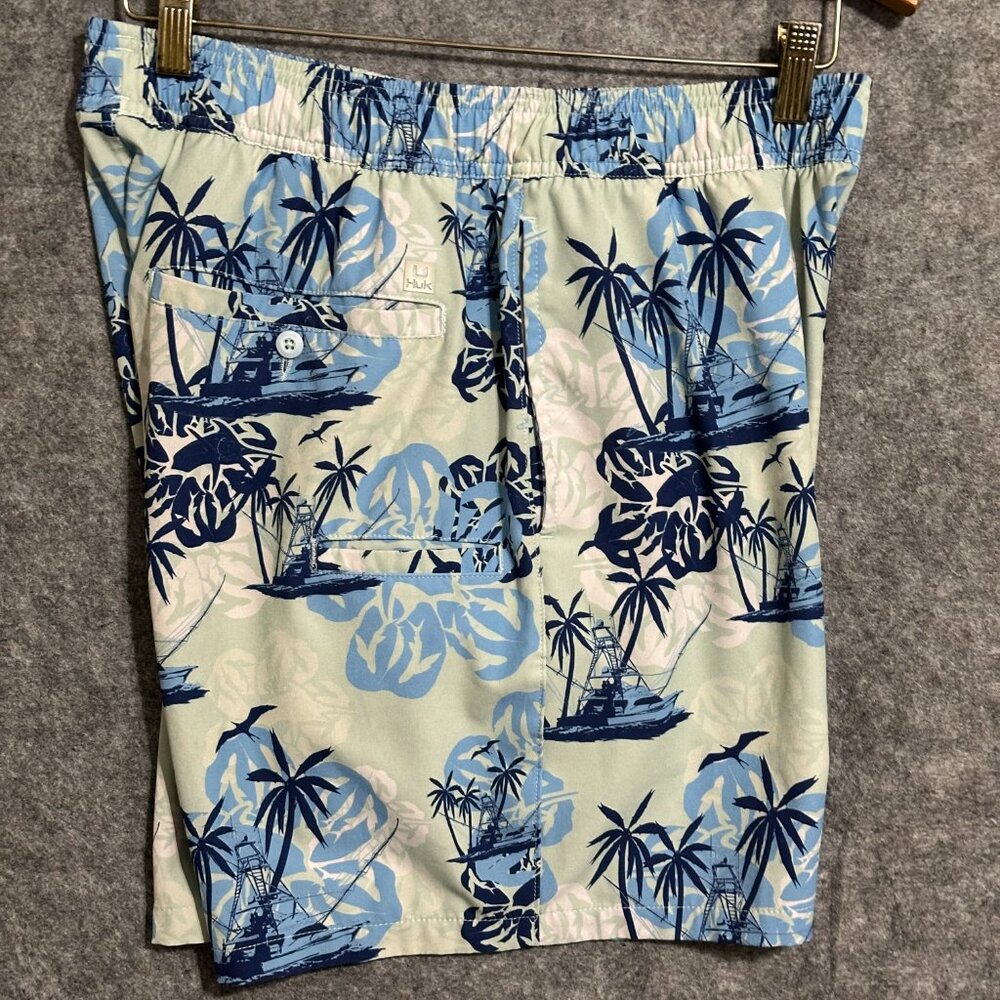 Huk Board Shorts - Mens Size Large -  Game Fishing Boat - Floral w/ Pockets